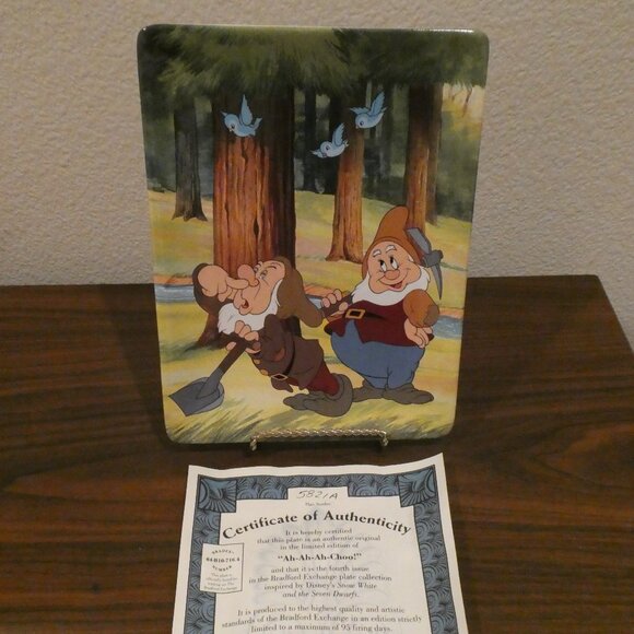 Snow White and the Seven Dwarfs “AH-AH-AH-CHOO!” Collector’s Plate - Picture 1 of 6